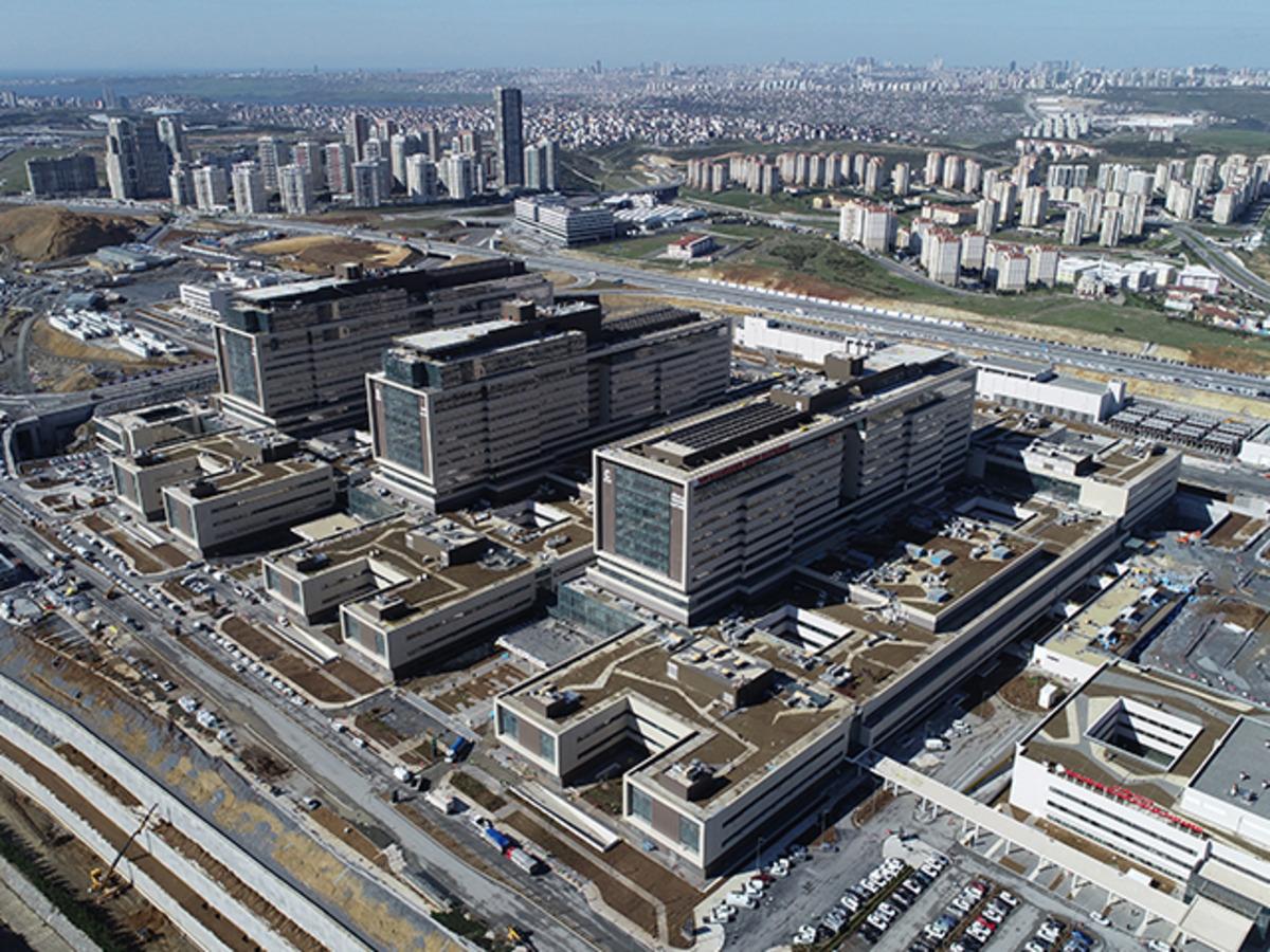 Başakşehir Şehir Hastanesi&rsquo;nin a&ccedil;ılışına 3 g&uuml;n kaldı! &Ccedil;alışmalar g&ouml;r&uuml;nt&uuml;lendi