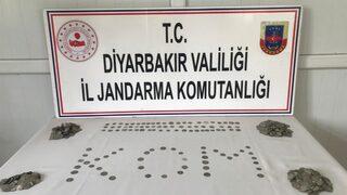 Diyarbakır'da tarihi eser operasyonunda 1389 gümüş sikke ele geçirildi