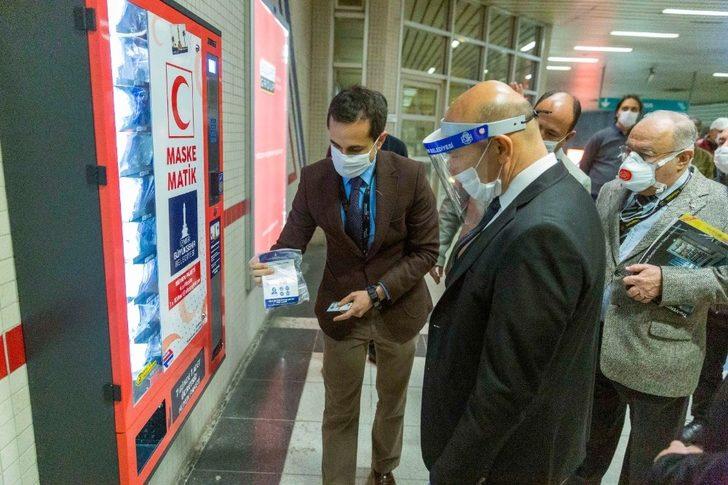İzmir’in metro istasyonlarında maskematik dönemi G2