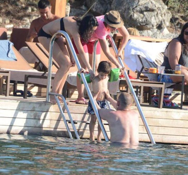 Cem Yılmaz, Ahu ile tanıştırdı G2