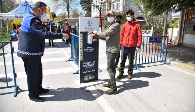 Kartepe’de atık maske ve eldivenler için önlem