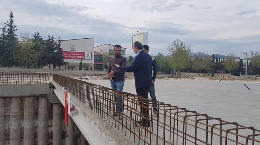 Kılın&ccedil; devam eden k&ouml;pr&uuml;l&uuml; kavşak &ccedil;alışmalarını inceledi