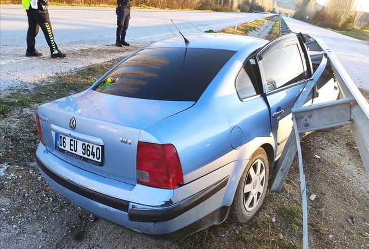 Otomobil bariyerlere çarptı: 1 yaralı G3