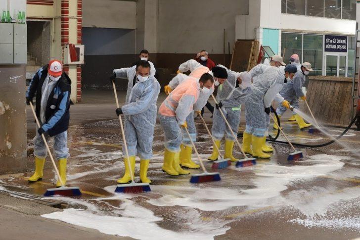 Hafta sonu kurulacak olan pazar öncesinde kapalı pazaryeri dezenfekte edildi G4