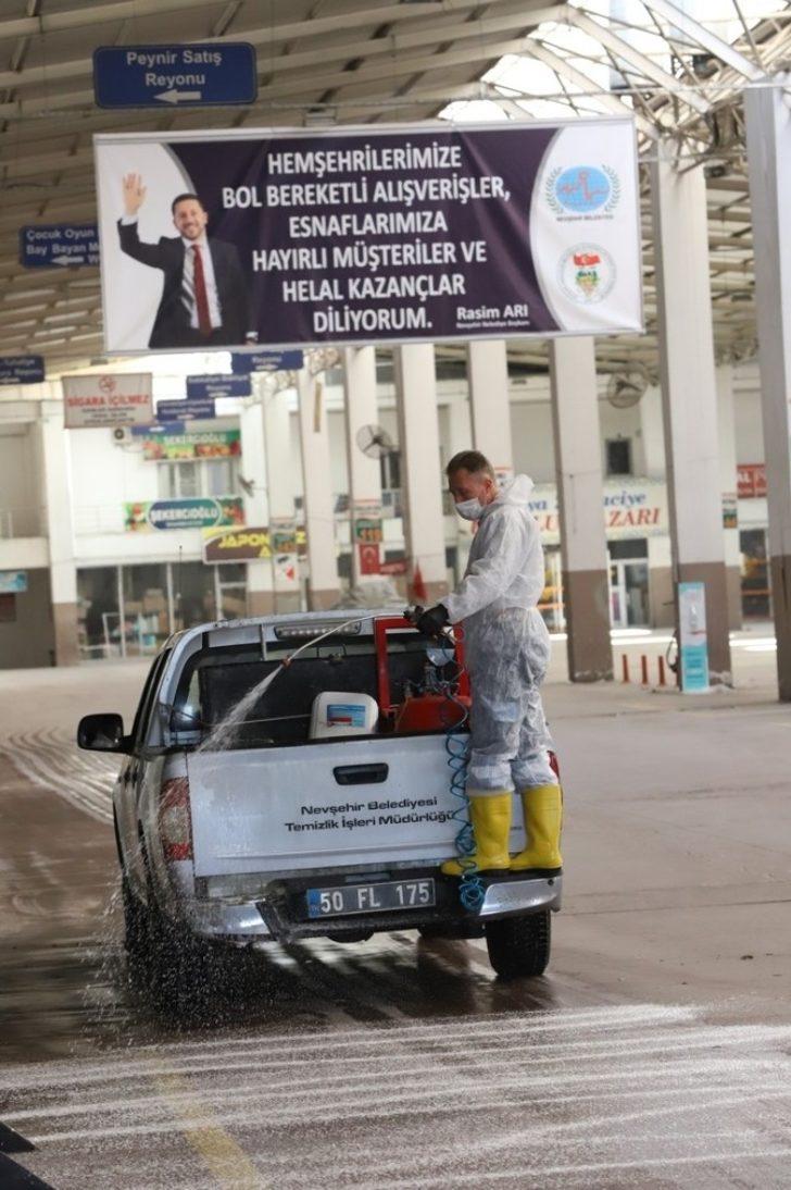 Hafta sonu kurulacak olan pazar öncesinde kapalı pazaryeri dezenfekte edildi G5