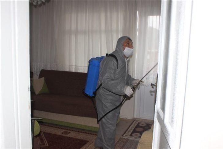 Şehit ve gazi ailelerin evlerini virüs salgınına karşı ücretsiz dezenfekte ediyor G2