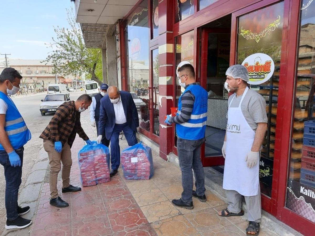 B&uuml;y&uuml;kşehir&rsquo;den kamu &ccedil;alışanları ve esnafa maske desteği