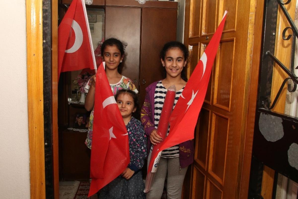 B&uuml;y&uuml;kşehir&rsquo;den 23 Nisan i&ccedil;in bayrak seferberliği