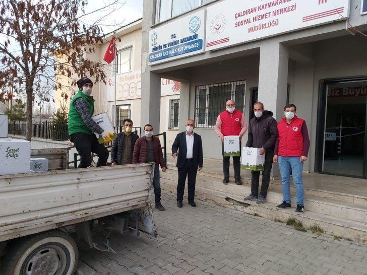 Çaldıranlı esnaftan ihtiyaç sahibi ailelere 250 koli gıda desteği G2
