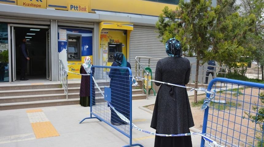 Kızıltepe Belediyesi &rsquo;sosyal mesafe&rsquo; &ccedil;alışmalarını s&uuml;rd&uuml;r&uuml;yor