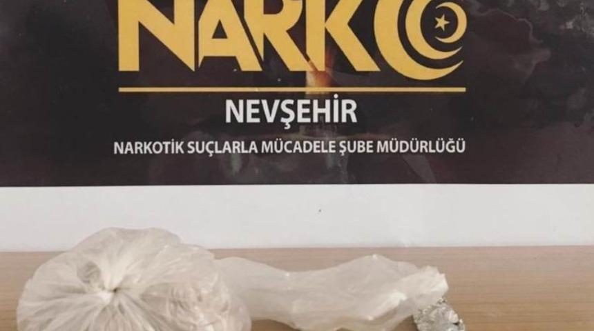 Uyuşturucu ticareti yapan 2 kişi tutuklandı