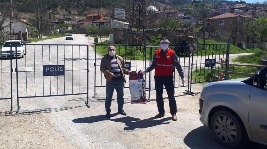 A&ccedil; kalan sokak hayvanları i&ccedil;in Vefa Sosyal Destek Grubunu arayıp yadım istedi