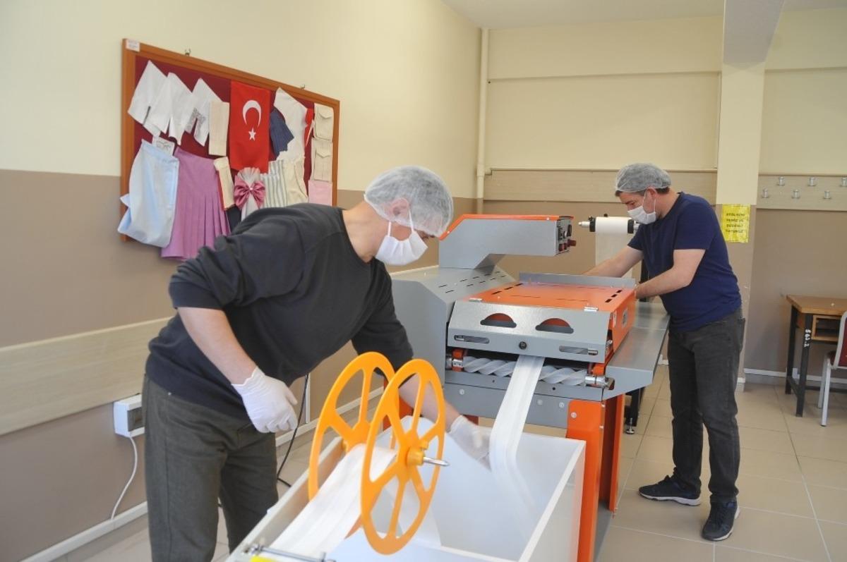 Meslek lisesi seri maske &uuml;retimine ge&ccedil;ti