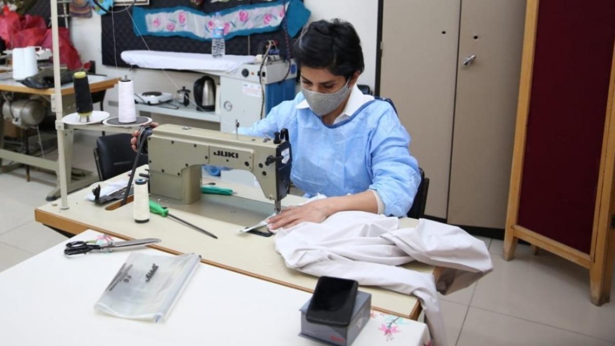 Tunceli&rsquo;de sağlık &ccedil;alışanları i&ccedil;in tulum &uuml;retimi