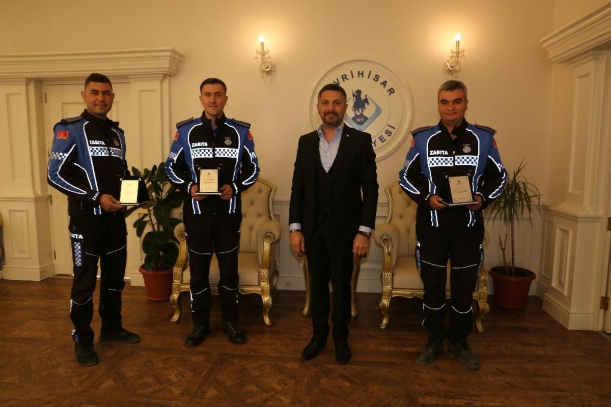 Başkan Y&uuml;z&uuml;g&uuml;ll&uuml;&rsquo;den zabıta ekiplerine teşekk&uuml;r