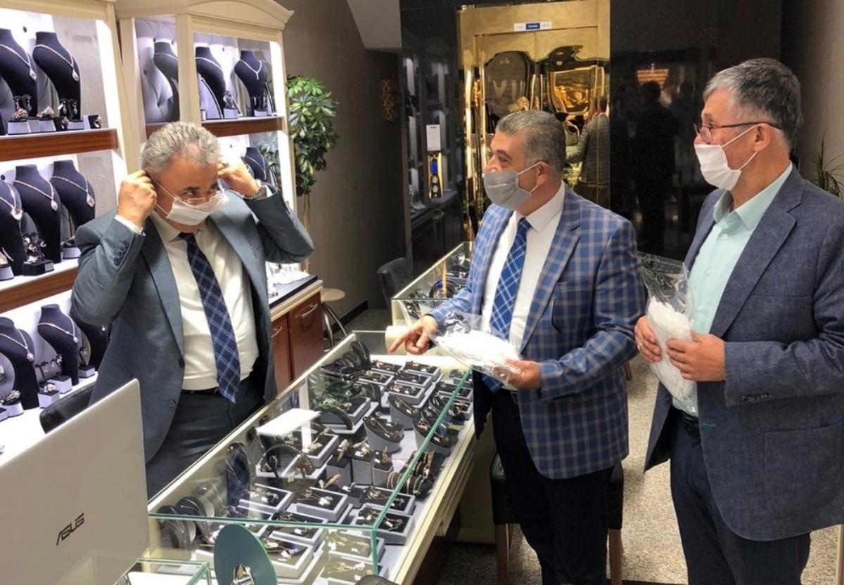 KTO &uuml;yelerine 50 bin adet maske dağıttı