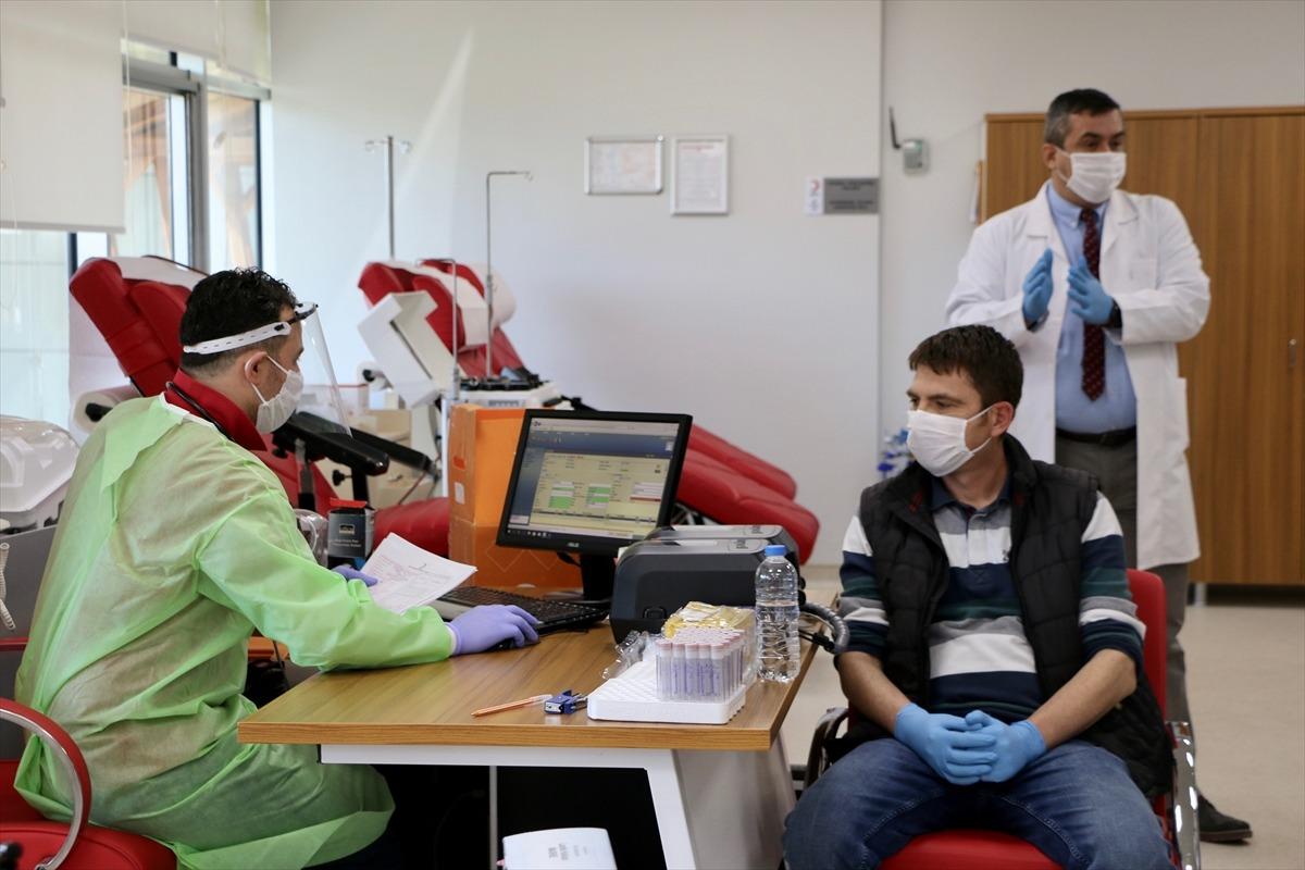 Koronavir&uuml;s&uuml; yenen polis memuru "imm&uuml;n plazma" bağış&ccedil;ısı oldu