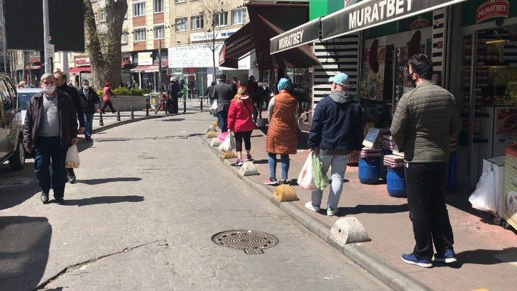 İstanbul'da yasağa saatler kala vatandaşlar alışverişe akın etti G4