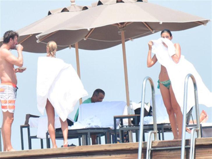 Cem Yılmaz'ın sevgilisi arkadaşa emanet G2