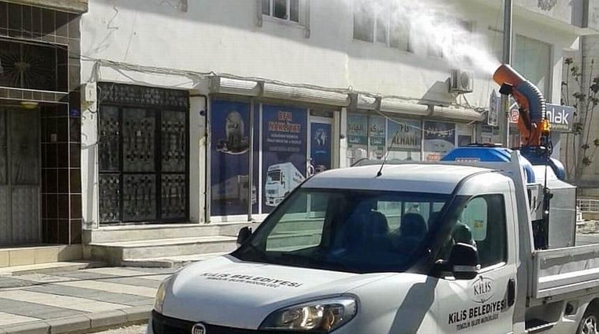 Haşereler ve sivrisineklerle m&uuml;cadele s&uuml;r&uuml;yor