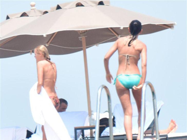 Cem Yılmaz'ın sevgilisi arkadaşa emanet G3