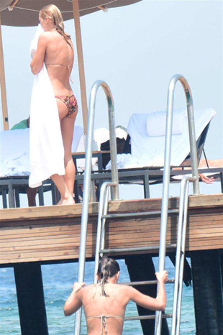 Cem Yılmaz'ın sevgilisi arkadaşa emanet G5