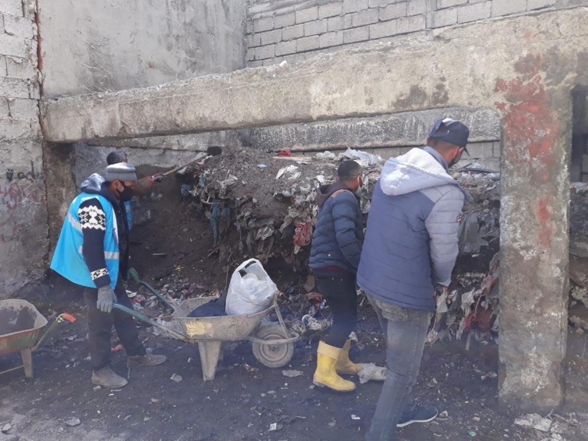 &Ccedil;aldıran&rsquo;da yıllarca &ccedil;&ouml;p yığınlarının biriktiği arka sokaklar temizlendi