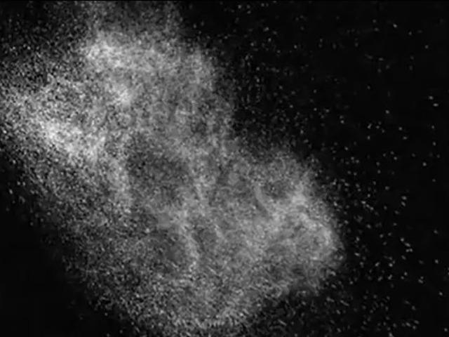 Hapşırmak, koronavirüslü damlacıkları ne kadar uzağa püskürtüyor?