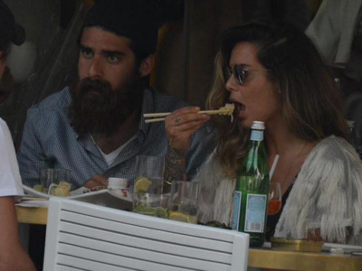 Eliz Sakuçoğlu  sevgilisiyle tatilde G2