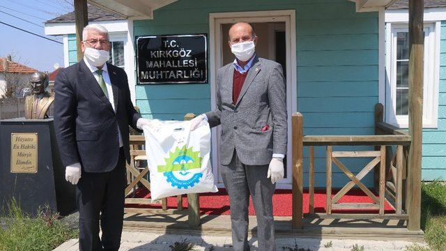 Ergene’de ücretsiz maskeler muhtarlıklara teslim ediliyor