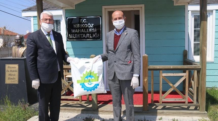 Ergene’de ücretsiz maskeler muhtarlıklara teslim ediliyor