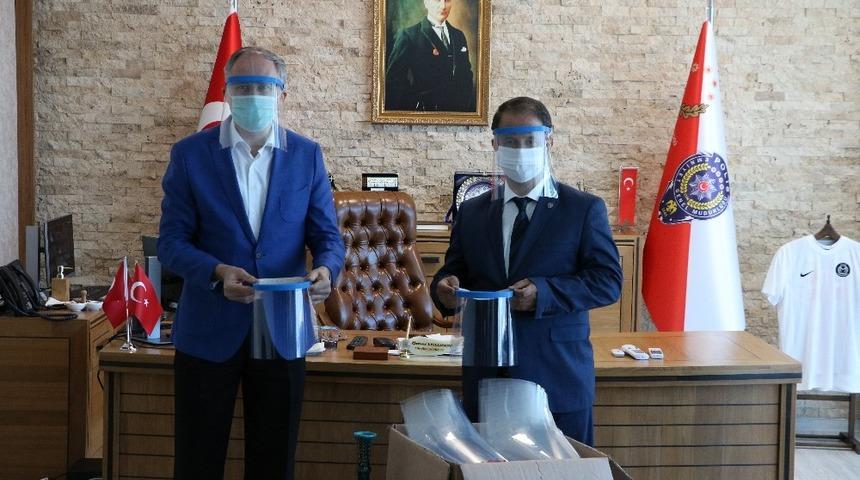 Manisa BİLSEM’den emniyet mensuplarına siperlik maske