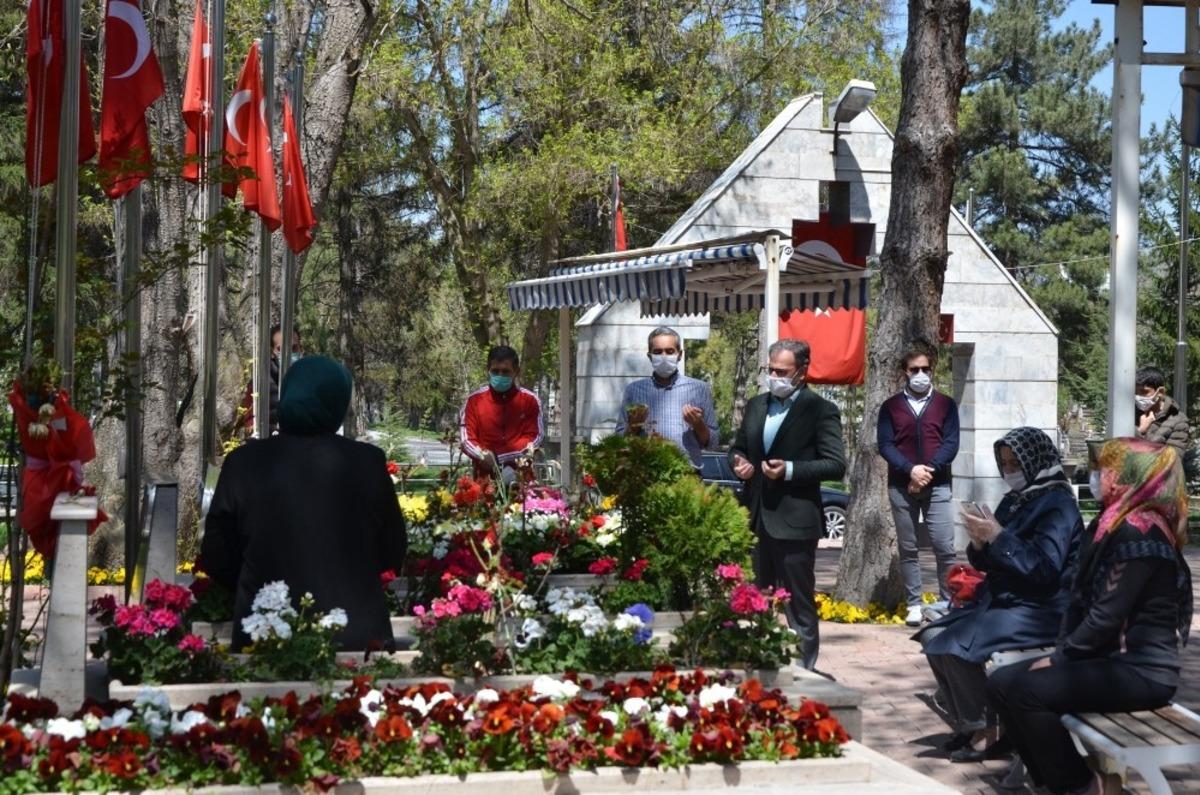 Şehit Polis Ahmet Cihan Kilci kabri başında anıldı