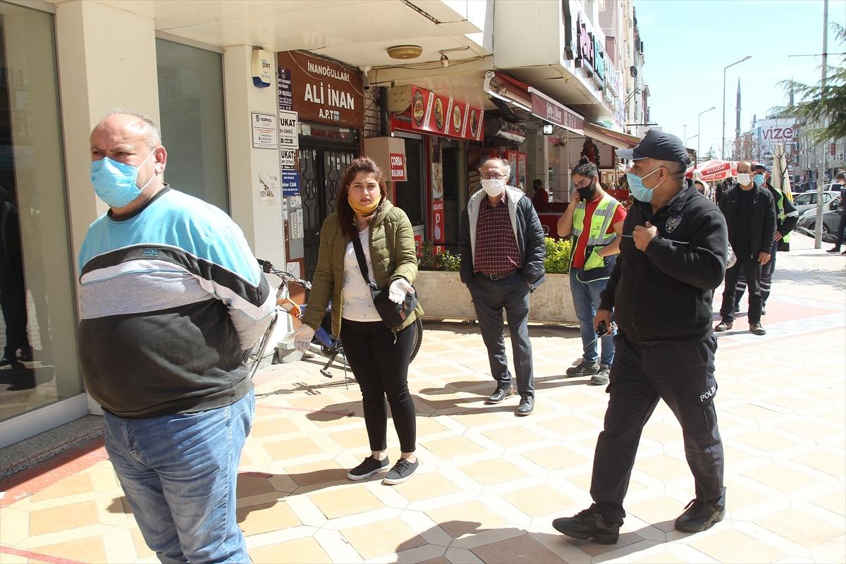 Trakya'da sokaktaki vatandaşlar koronavir&uuml;s tedbirlerine uymaları y&ouml;n&uuml;nde uyarıldı