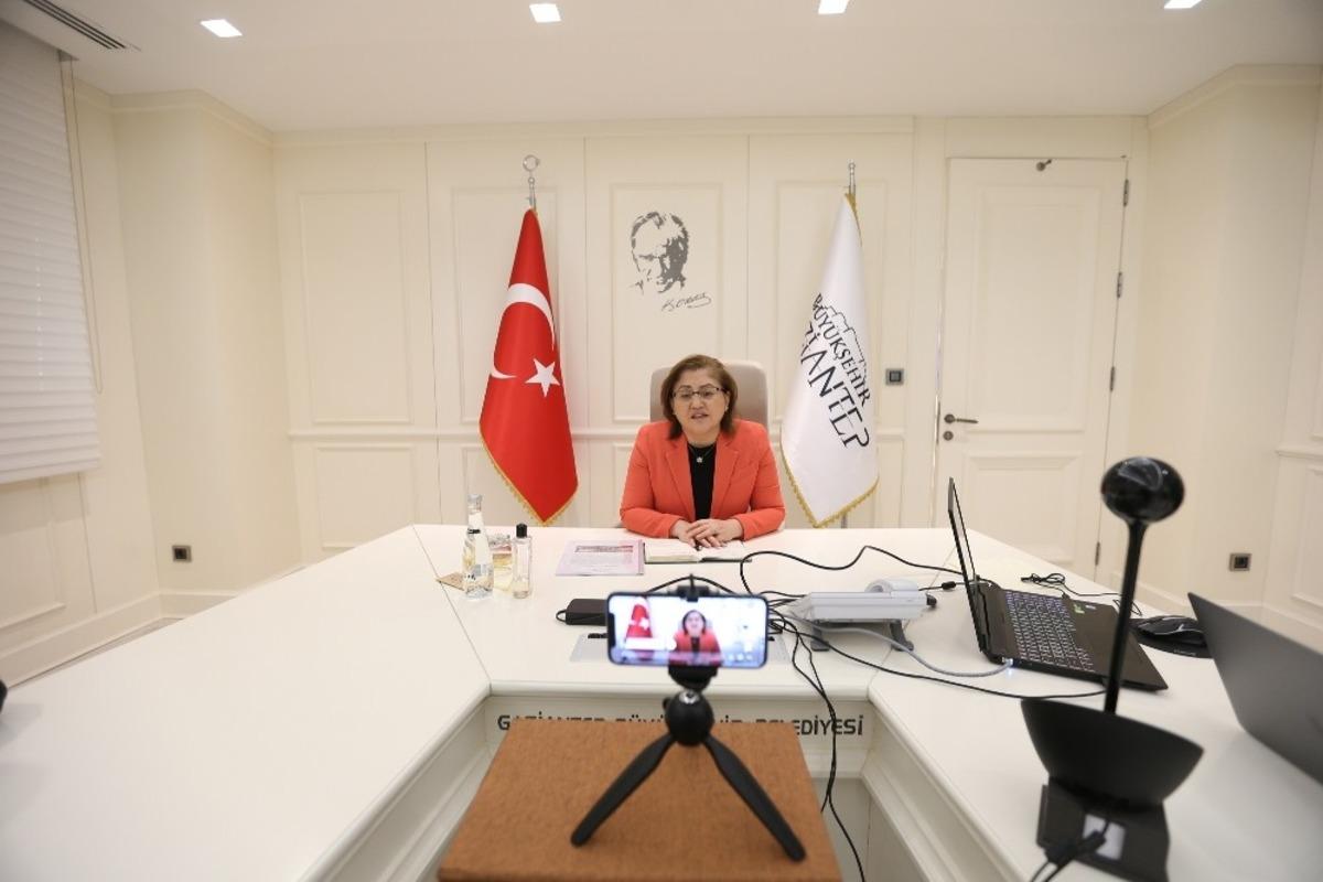 B&uuml;y&uuml;kşehir, sakinleşen caddelerde &ccedil;alışmalara başlıyor