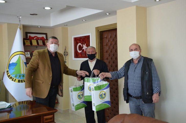 Alaplı’da maskeler kapıda teslim ediliyor G1