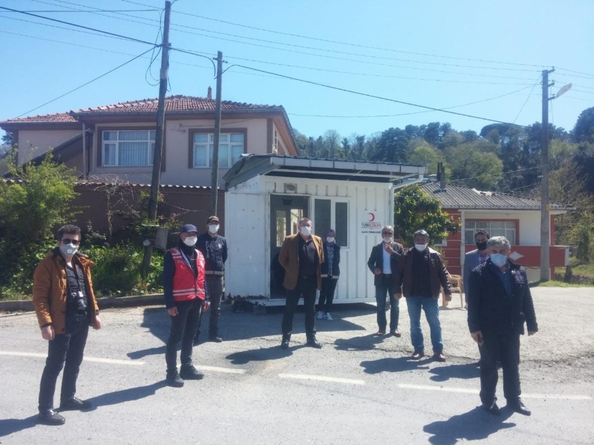 Denetim yapan polislere tatlı ikramı