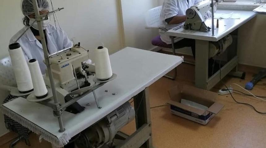 Devlet koruması altında olan kadınlar ve çocuklar maske üretiyor