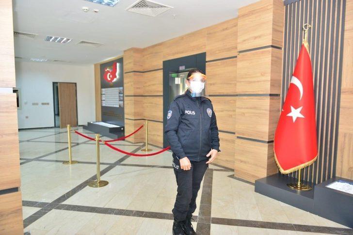 Elazığ polisine virüse karşı siperlik G2