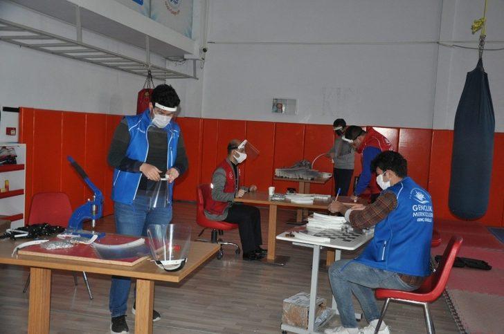 19 Mayıs Gençlik Merkezi de maske seferberliğine katıldı G3