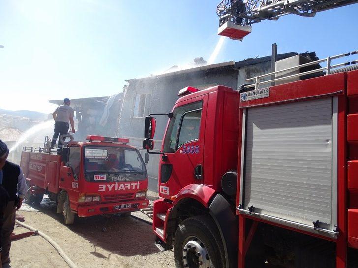 Hisarcık’ta ahşap ev yangını korkuttu G3