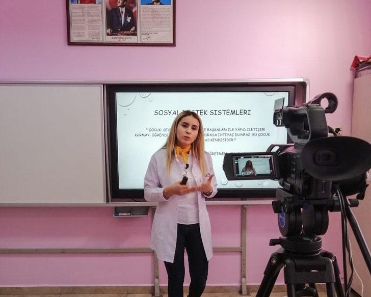 Vakıf okulları eğitimde mesafe tanımıyor G5