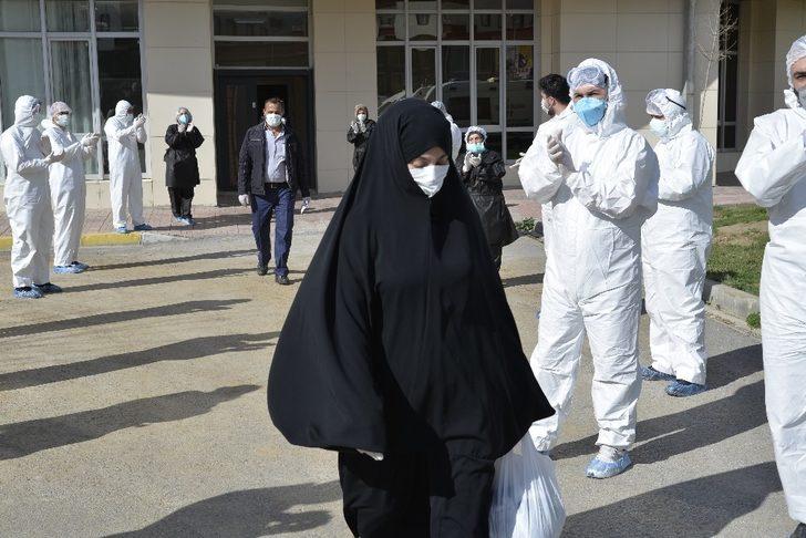 Covid-19’u yenip alkışlarla taburcu oldular G3