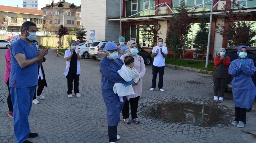Ordu'da koronavir&uuml;s&uuml; yenen 7 aylık bebek ve annesi taburcu edildi