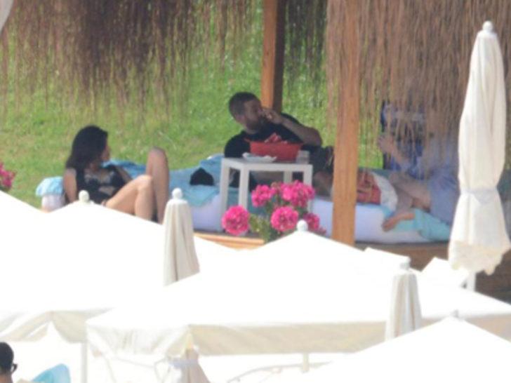 Engin Öztürk arkadaşlarıyla tatilde G2