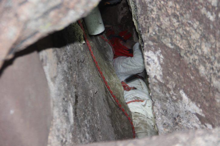 Kayalıkların arasına düşen gencin arkadaşları korkup kaçtı! 24 saat sonra kurtarıldı G2