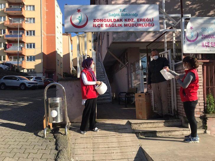 Gençlik Merkezi yaptıkları siper  maskeleri dağıttı G2