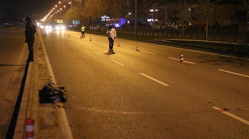 Art arda 2 aracın çarptığı genç hayatını kaybetti