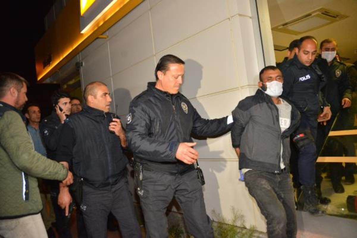 Camını kırıp, i&ccedil;eri girdiği bankada yakalanan ş&uuml;pheli: Benim adım felaket