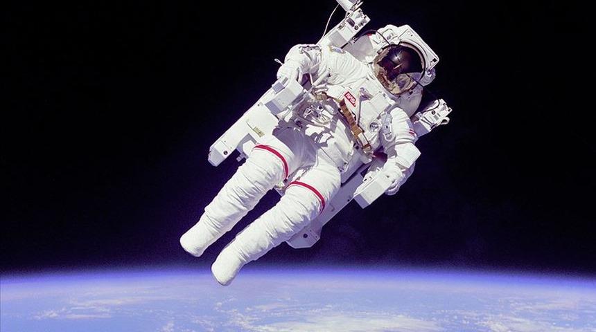 Artan gerilim uzaya sıçramıştı! Rus ve ABD'li astronotları taşıyan Soyuz kapsülü Dünya'ya döndü